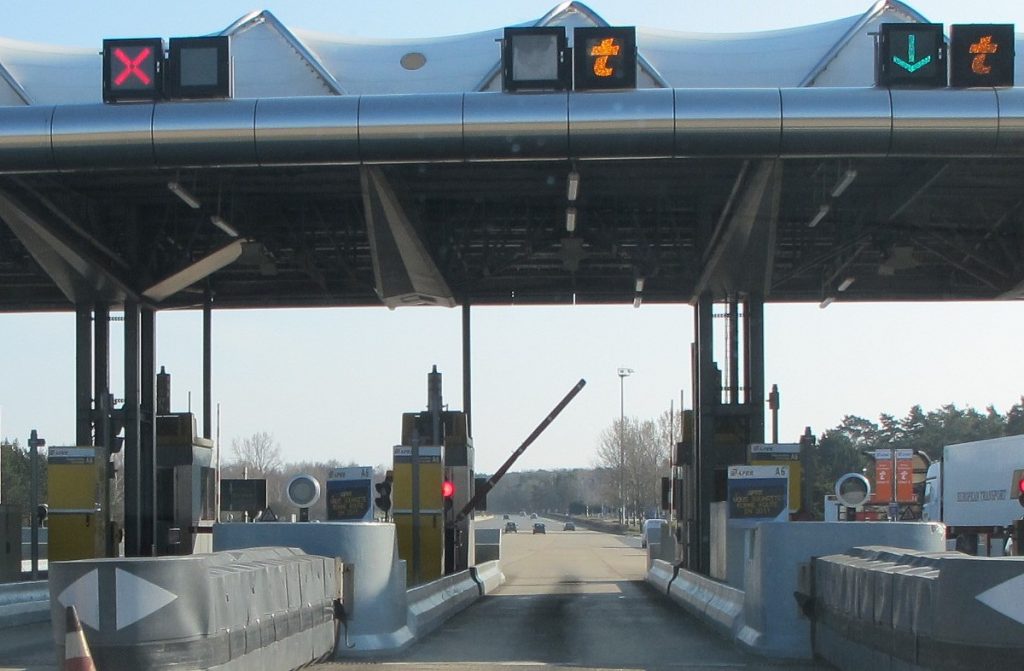 U Federaciji Bih Jeftinija Putarina Za Kombije Kamione I Autobuse Od